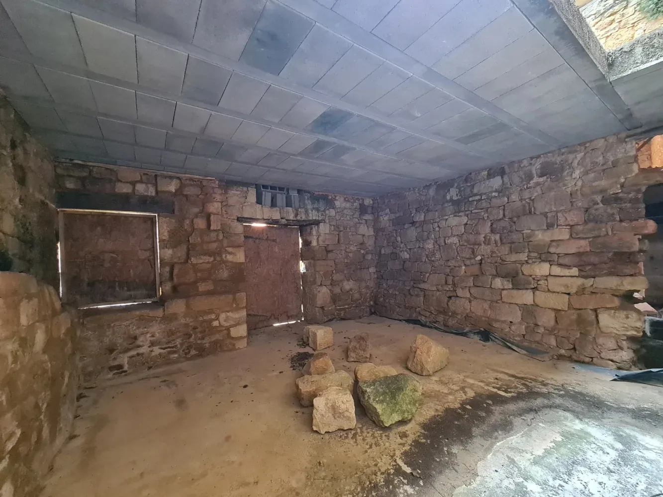 Stone village house in Cénac-et-Saint-Julien with great potential photo 3