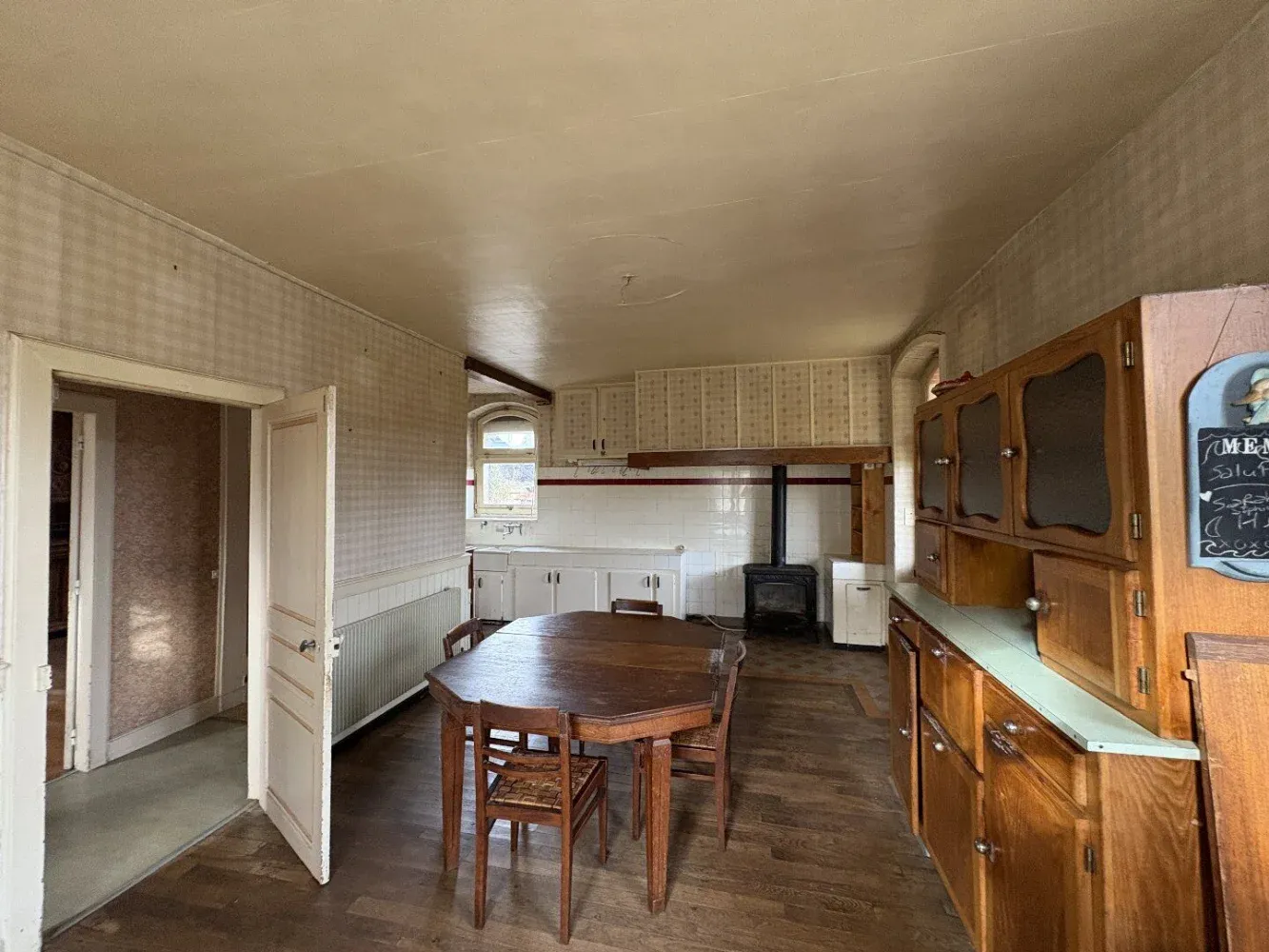 Maison de caractère à rénover avec dépendances à Ayen — photo 4