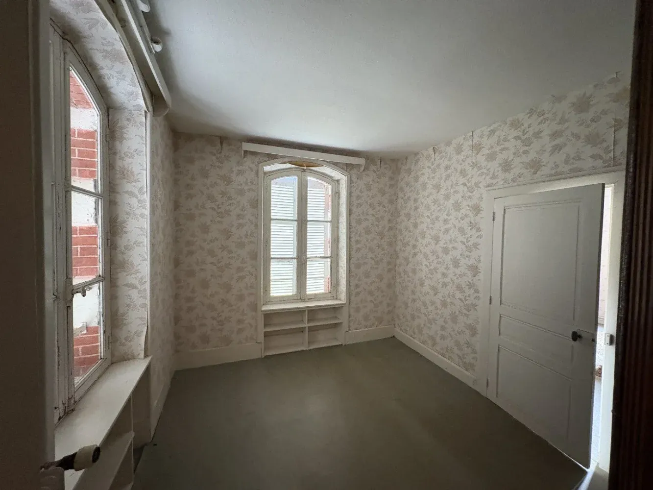 Maison de caractère à rénover avec dépendances à Ayen — photo 9
