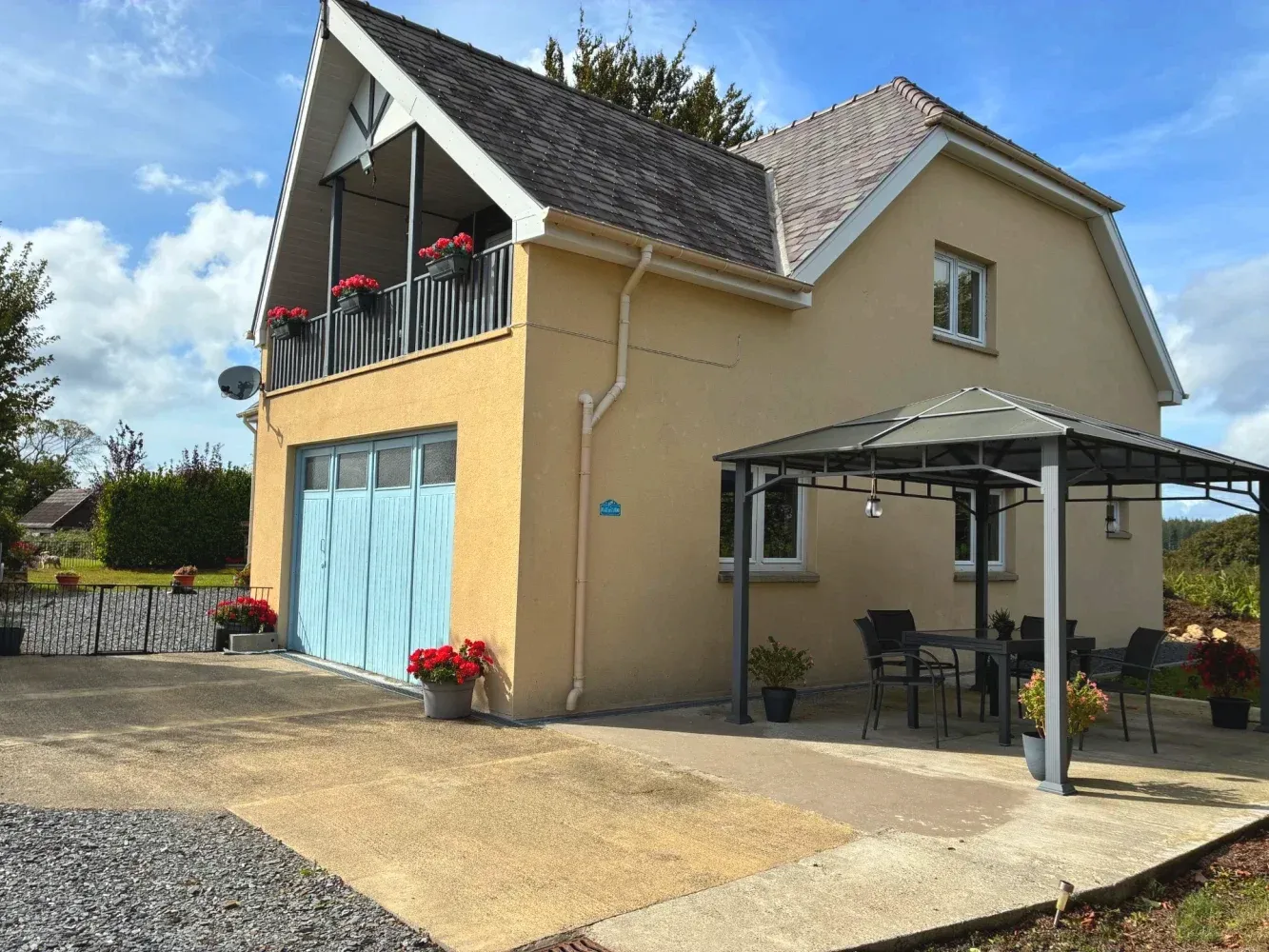 Bright village house with 4,895 m² of land in Champ-du-Boult photo 8