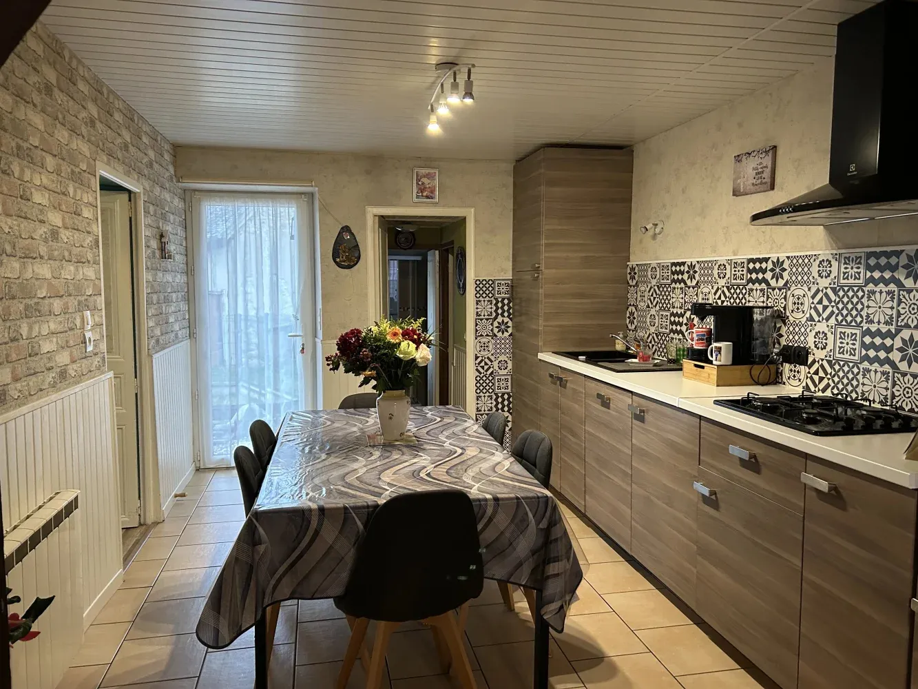 Maison de village de plain-pied rénovée avec jardin à Prissac — photo 3