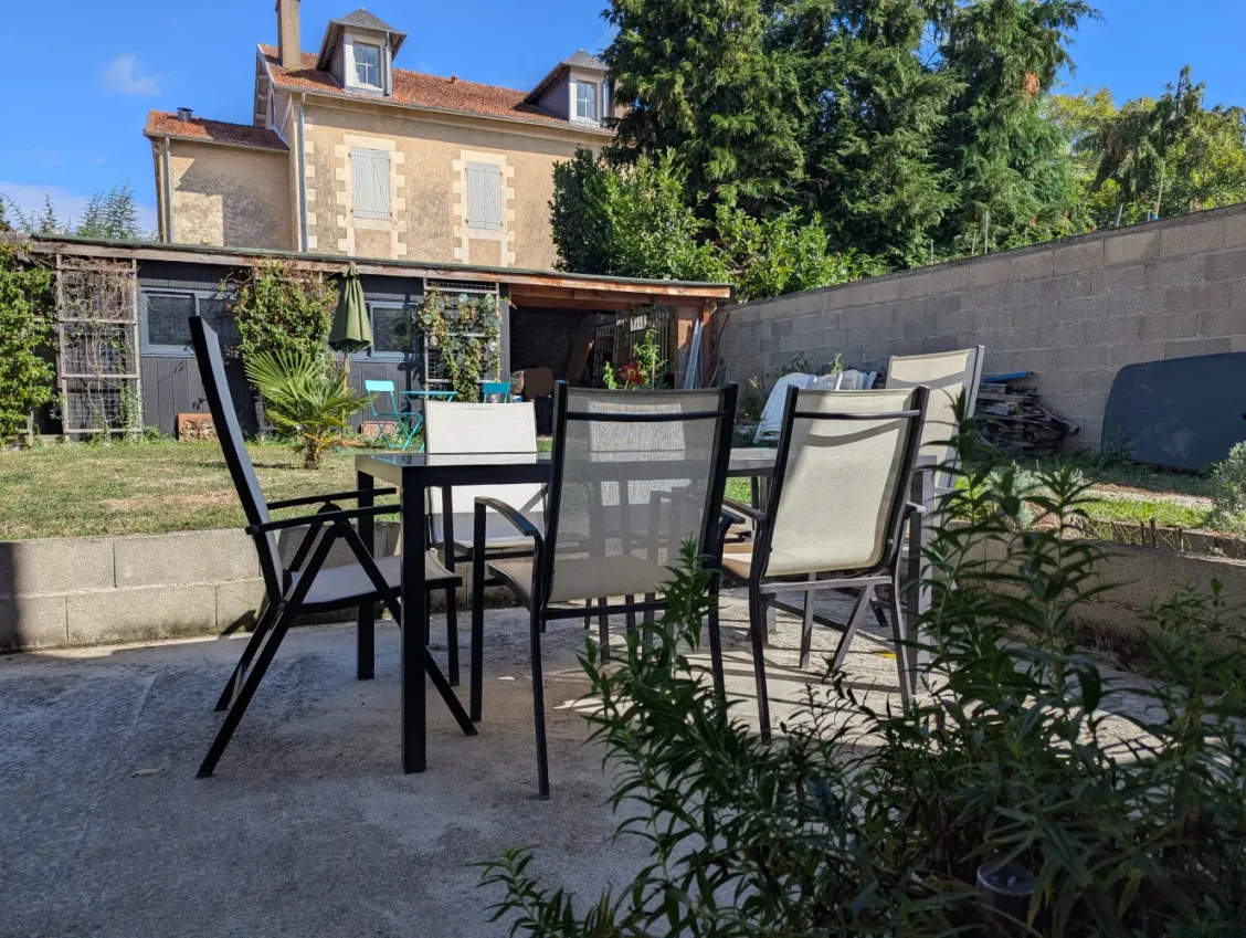 Family Town House in Montmorillon with Garden and 194 m² of Living Space photo 2