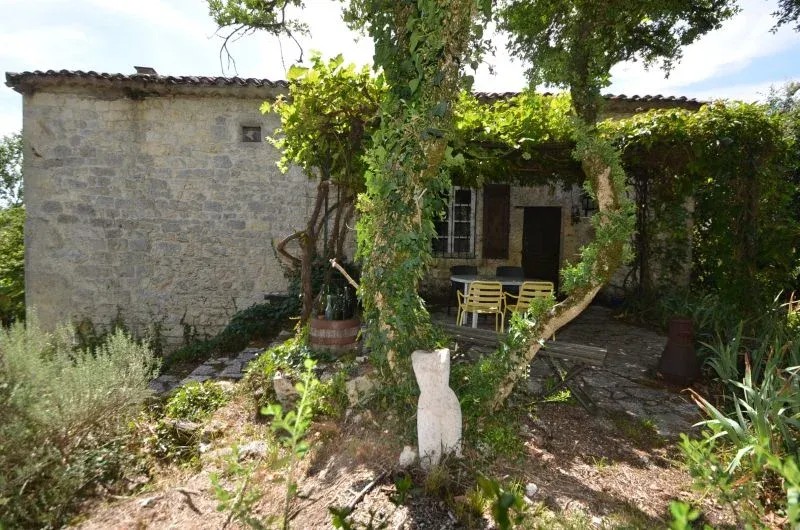 Characterful Quercy Stone Farmhouse with Barn and 1,236 m² of Land photo 2