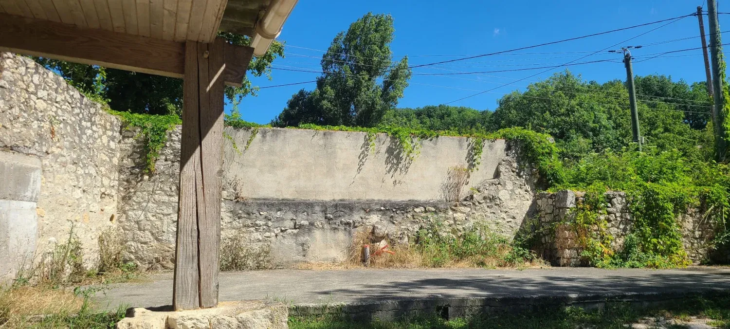 Maison ancienne en pierre à rénover à Fauroux, avec terrain arboré — photo 4