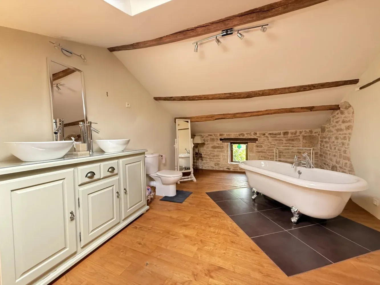 3-bedroom stone village house between Ruffec and Verteuil-sur-Charente photo 10