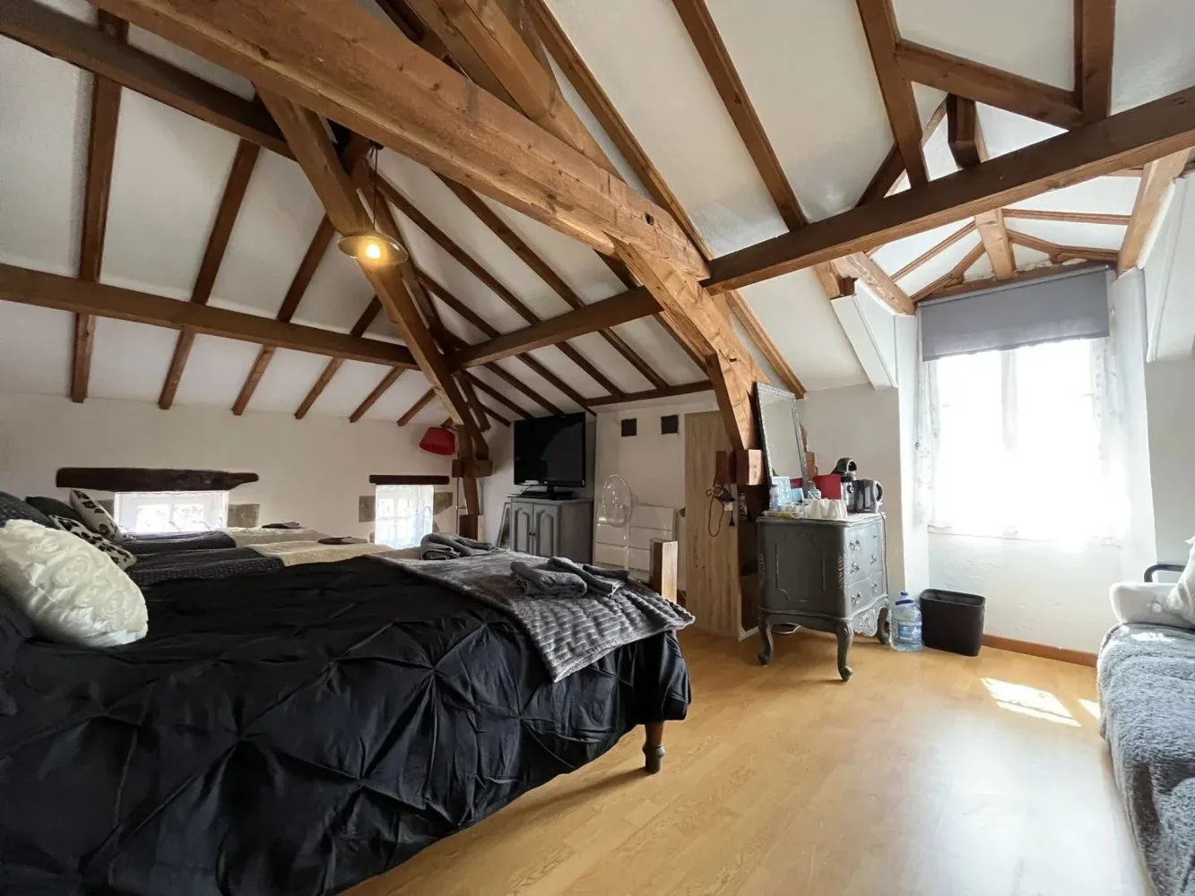 Maison de campagne en pierre de 4 chambres avec seconde maison à rénover à Bussière-Poitevine — photo 9