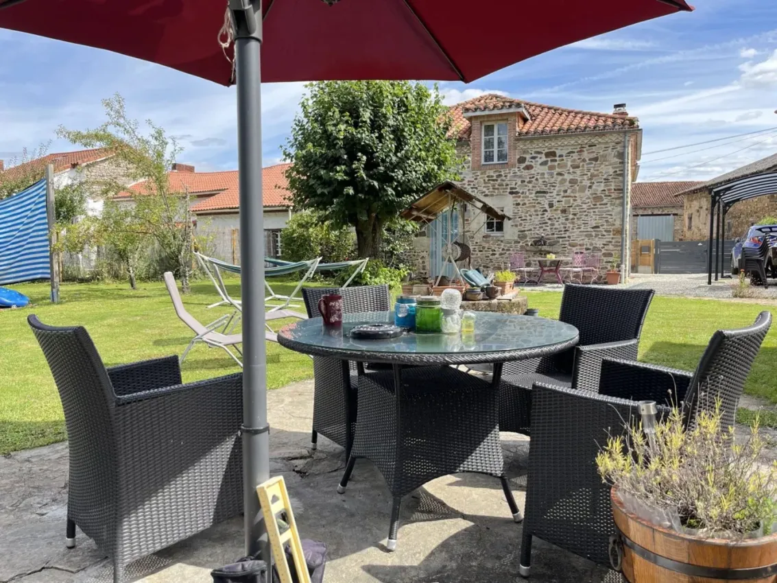 Maison de campagne en pierre de 4 chambres avec seconde maison à rénover à Bussière-Poitevine — photo 2