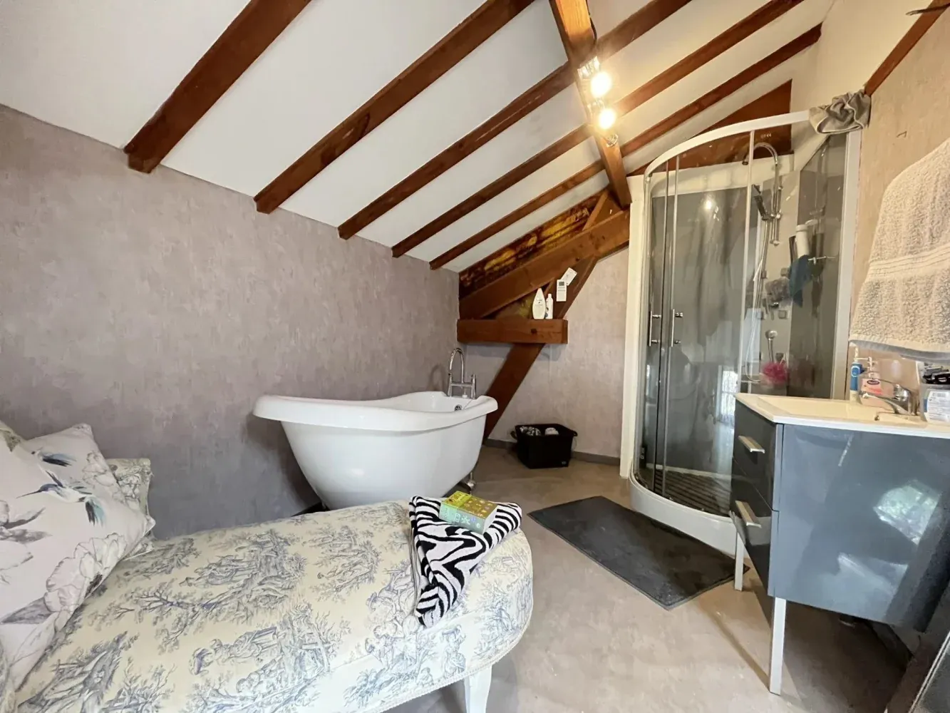 Maison de campagne en pierre de 4 chambres avec seconde maison à rénover à Bussière-Poitevine — photo 10