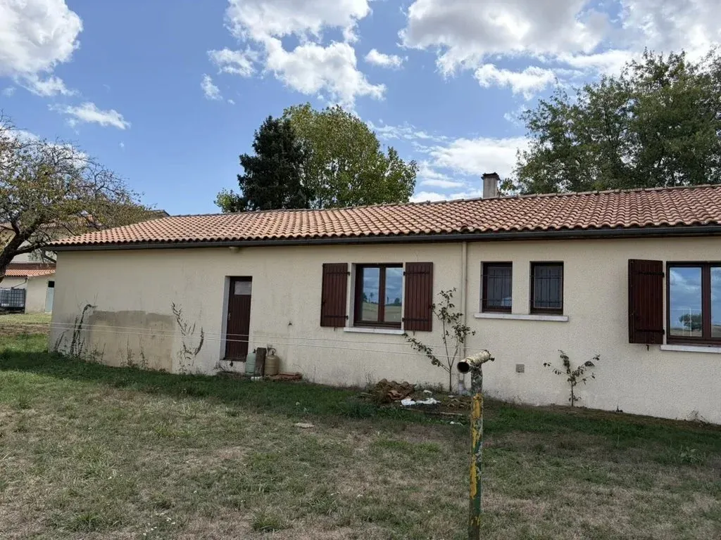 Single-story house with garden in Vitrac-Saint-Vincent photo 9