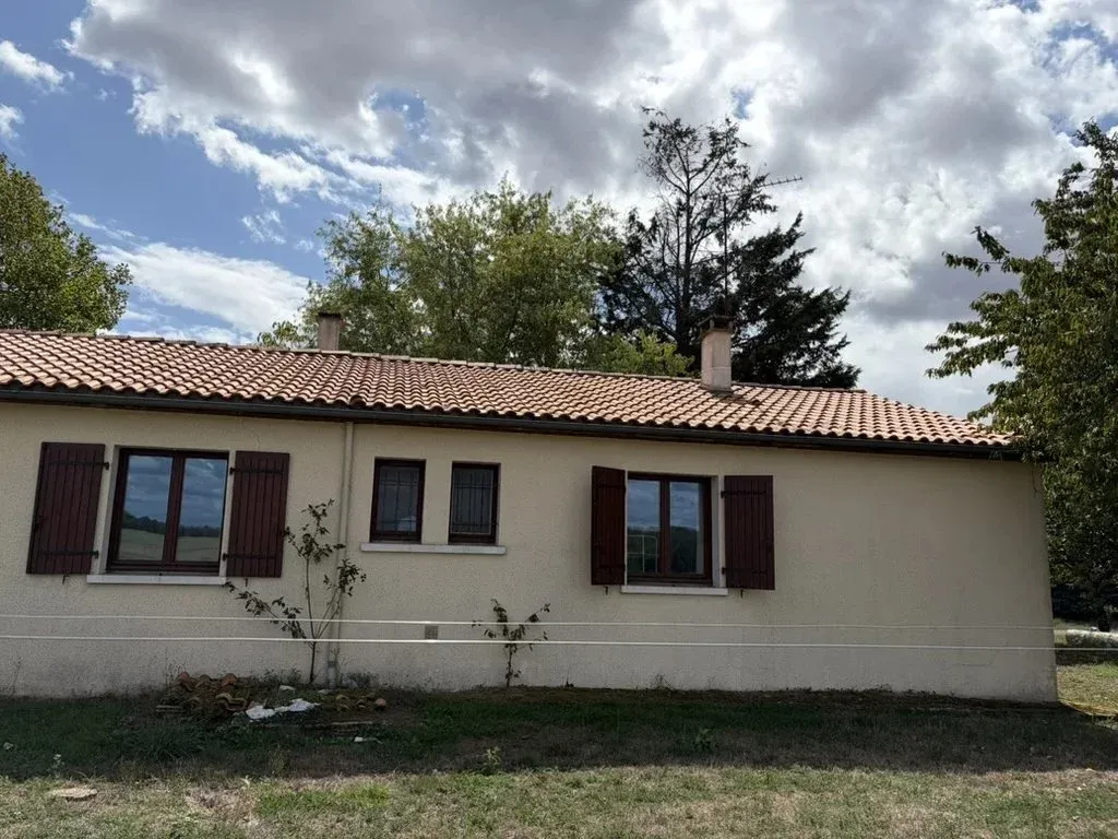 Single-story house with garden in Vitrac-Saint-Vincent photo 10