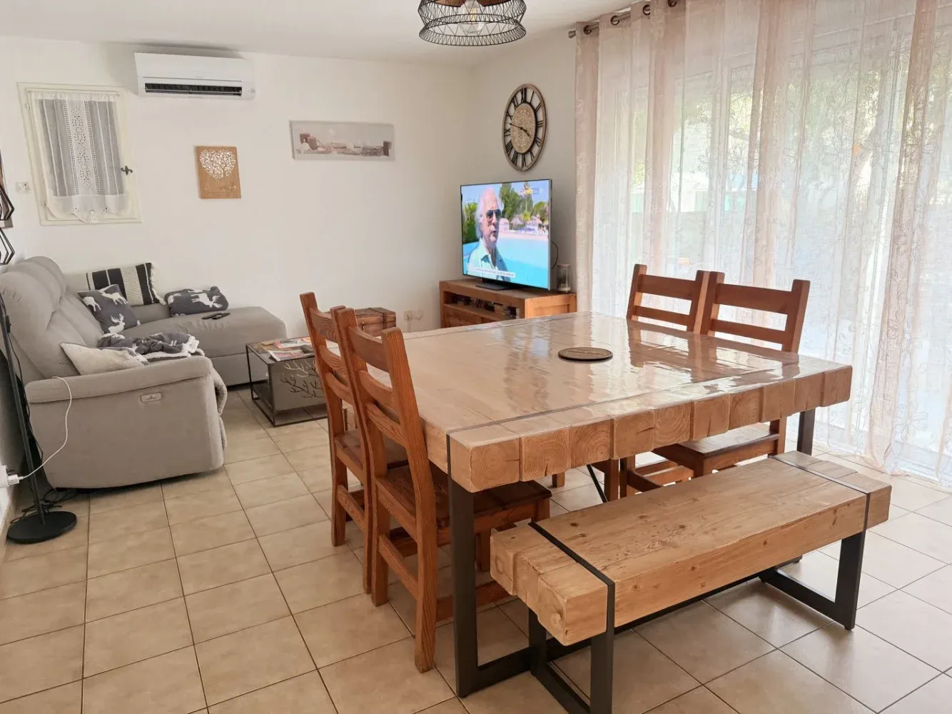 Single-Story Villa with Garage and Garden in Nîmes Saint-Césaire photo 3