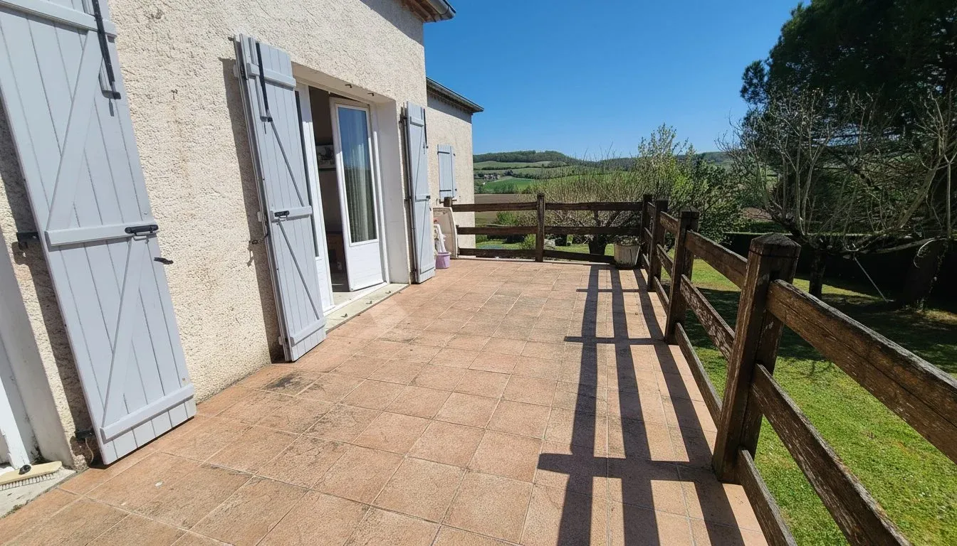 Country house in Lauzerte with professional potential and family living photo 9