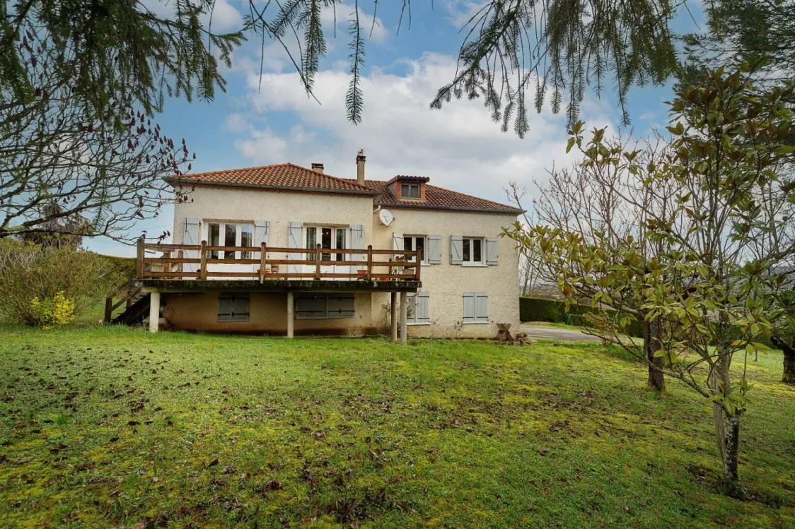Country house in Lauzerte with professional potential and family living photo 3
