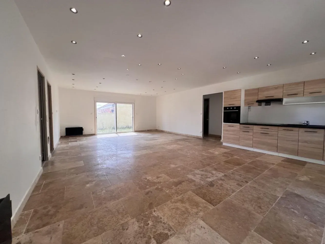 Single-story detached 3-bedroom house in Montceau-les-Mines photo 2
