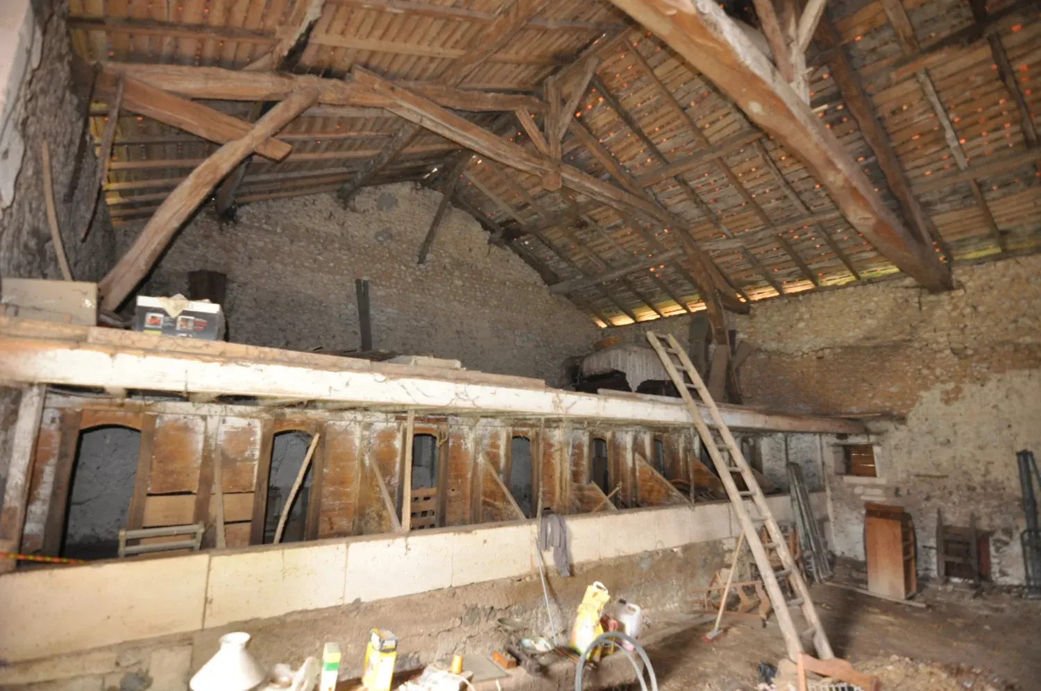 Former farmhouse to restore near Saint-Séverin, 160 m² on 4,794 m² photo 10
