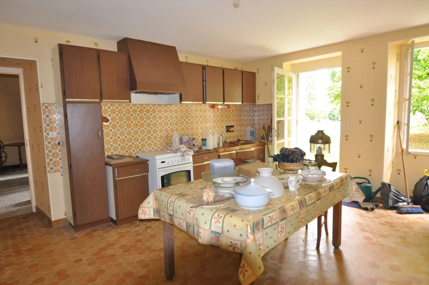 Former farmhouse to restore near Saint-Séverin, 160 m² on 4,794 m² photo 3