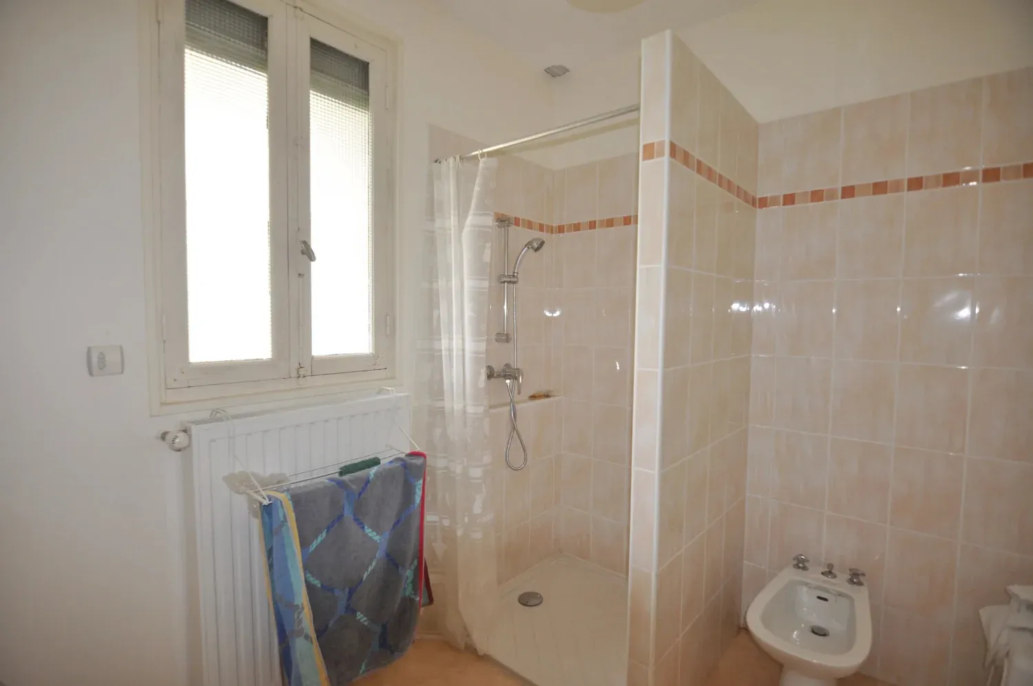 Former farmhouse to restore near Saint-Séverin, 160 m² on 4,794 m² photo 9