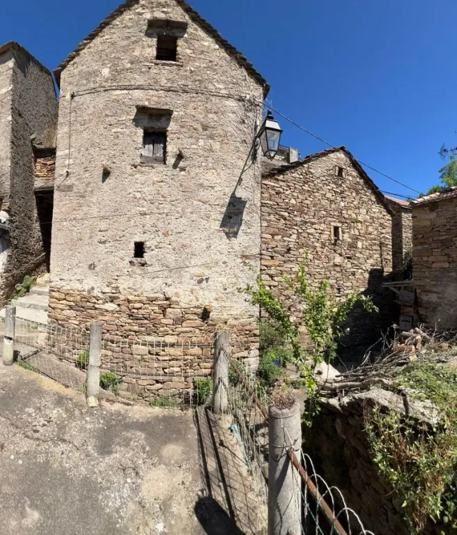 Maison de village en pierre à rénover entièrement à Saint-Vincent-d'Olargues Photo du bien