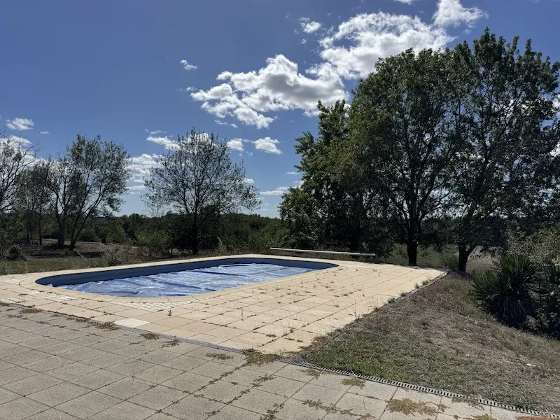 Independent farmhouse with swimming pool, outbuildings and 3.9 hectares in Touvérac photo 2
