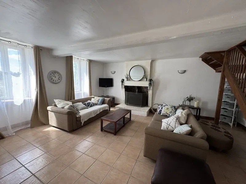 Independent farmhouse with swimming pool, outbuildings and 3.9 hectares in Touvérac photo 3
