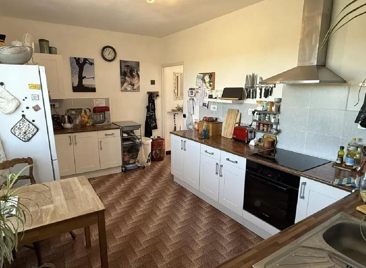4-Bedroom Single-Storey House with Swimming Pool Near Ruffec photo 6