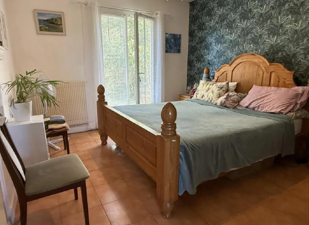 4-Bedroom Single-Storey House with Swimming Pool Near Ruffec photo 9