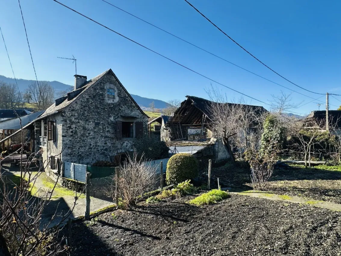 Village house with outbuildings in Villeneuve, Ariège photo 3