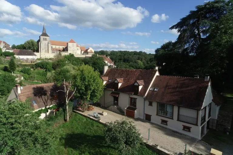 Maison de village avec bois privé et jardins à Saint-Benoît-du-Sault Photo du bien