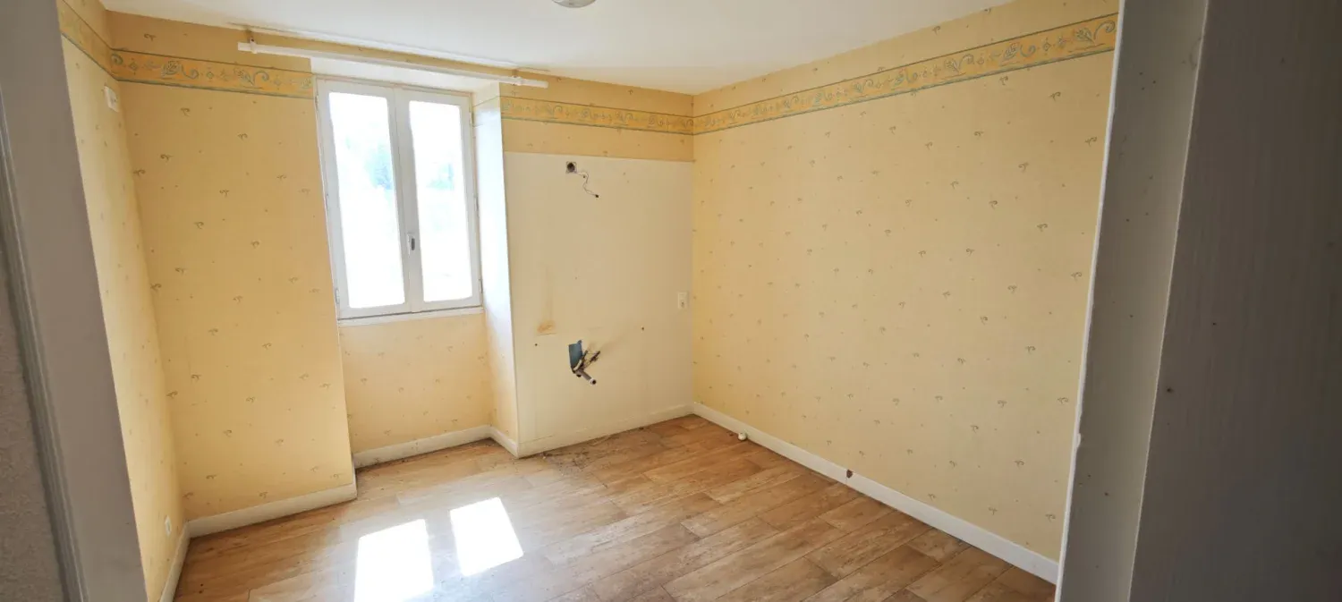 Former hotel with high potential in the heart of Asprières, near Figeac photo 3