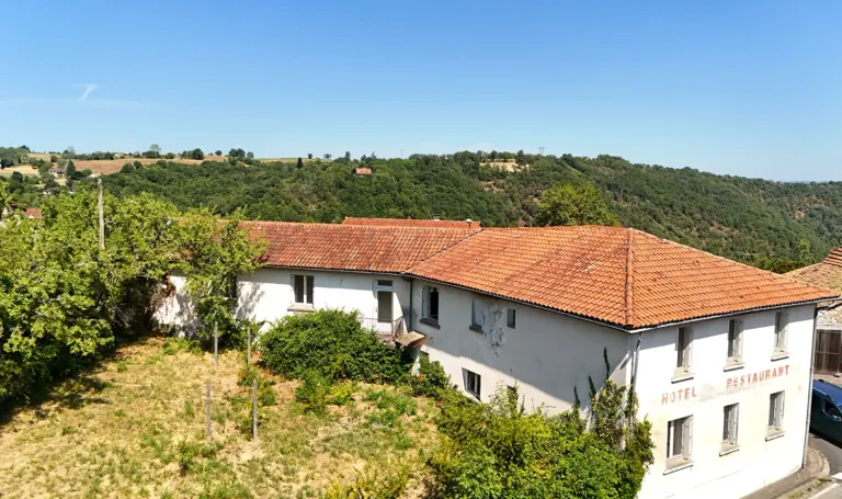 Ancien hôtel à fort potentiel au cœur d’Asprières, près de Figeac Photo du bien