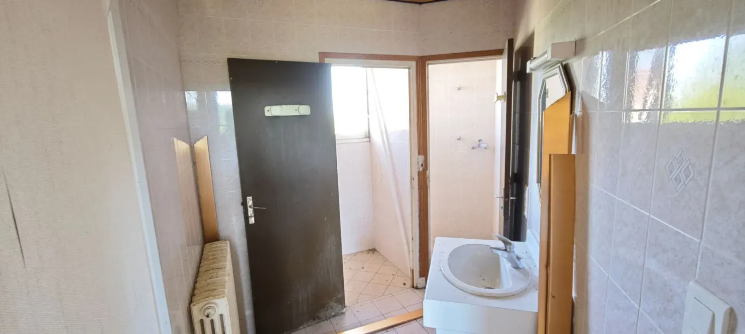Former hotel with high potential in the heart of Asprières, near Figeac photo 8