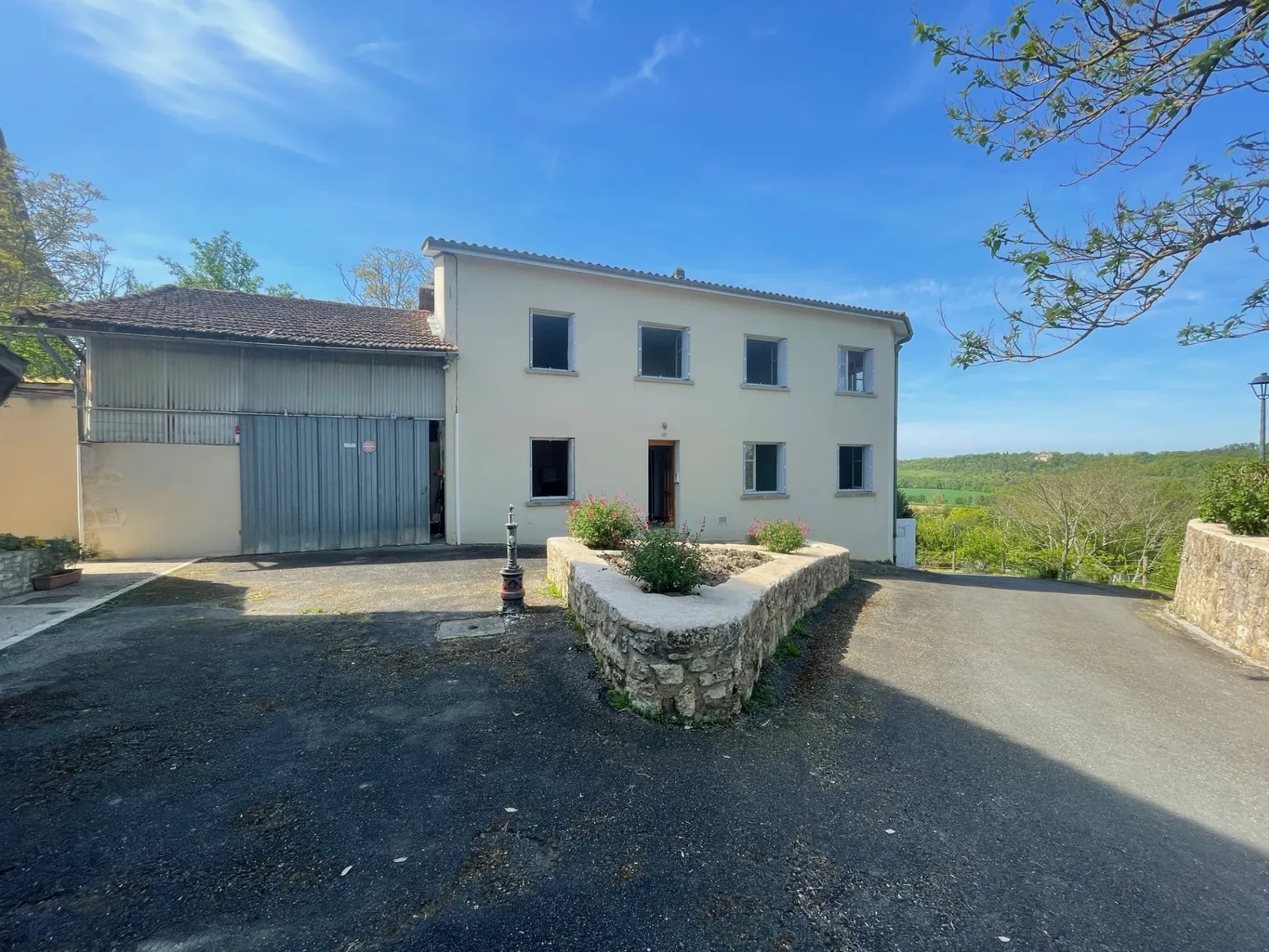Detached house for sale in Auch (32000), Gers, with suspended garden photo 2