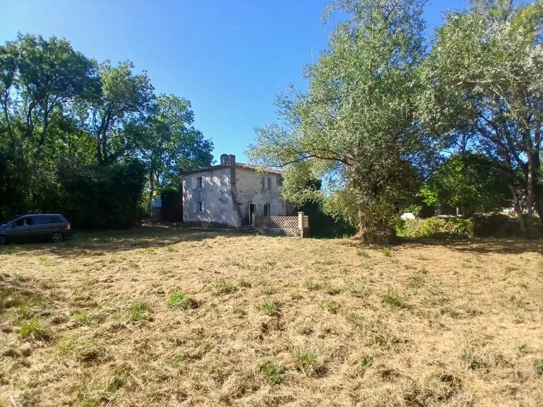 Former walnut mill to renovate in Saint-Palais-du-Né, 2 km from amenities photo 9