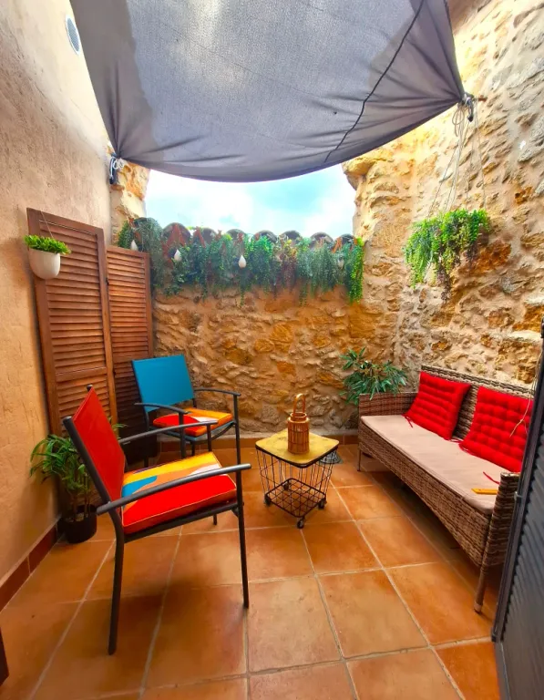 Maison de village mitoyenne rénovée à Valros, avec terrasse et balcon Photo du bien