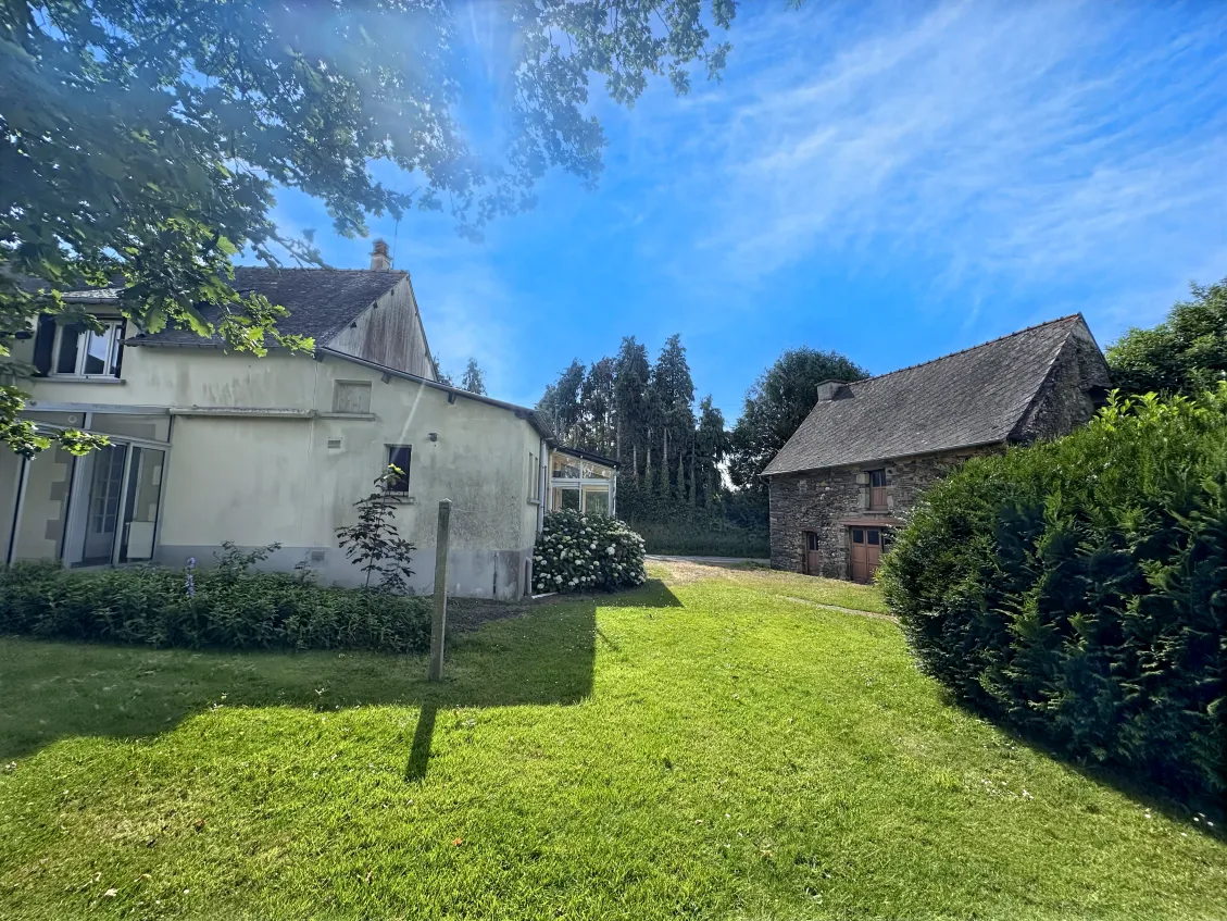 Country house to renovate with outbuilding and large plot in Loyat photo 6