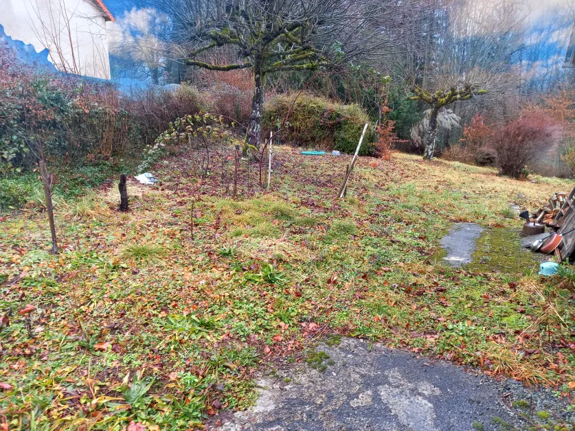 Single-story village house with garden in Saint-Salvadour photo 9