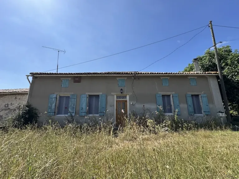 Maison de village en pierre avec jardin à Sainte-Ramée Photo du bien