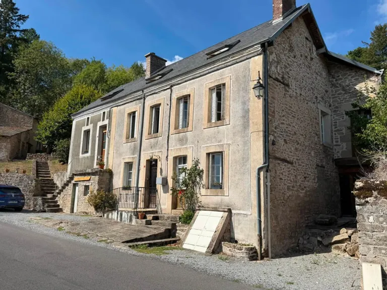 Maison de campagne avec chambres d’hôtes à Bersac-sur-Rivalier Photo du bien