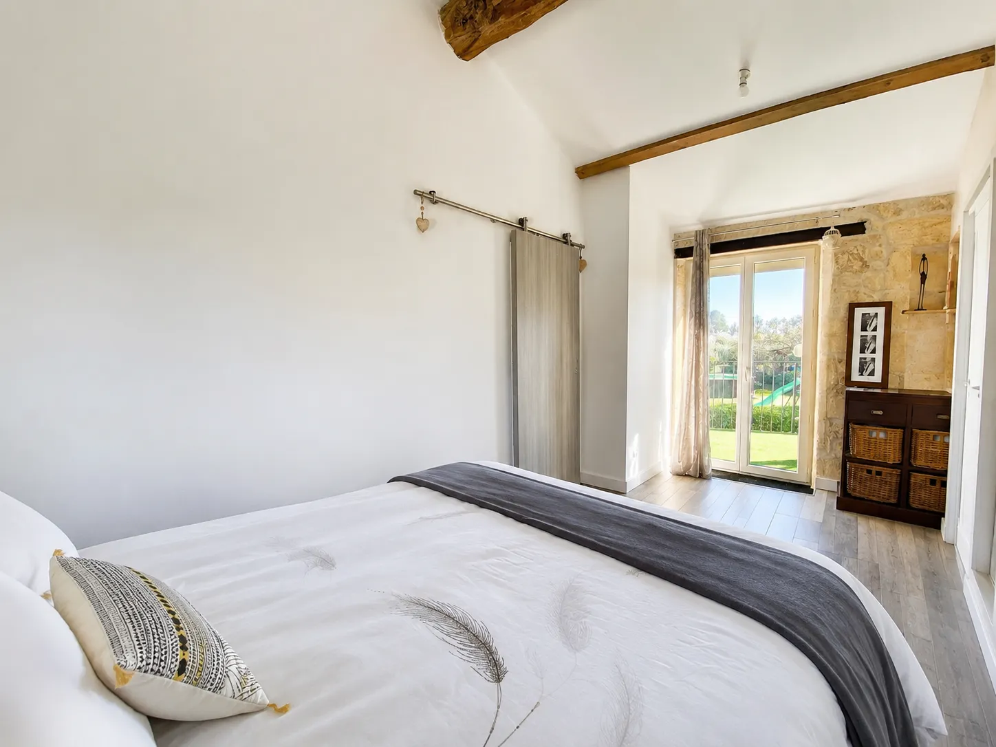 Renovated Stone Village House with Two Bedrooms in Saint-Laurent-d’Arce photo 9