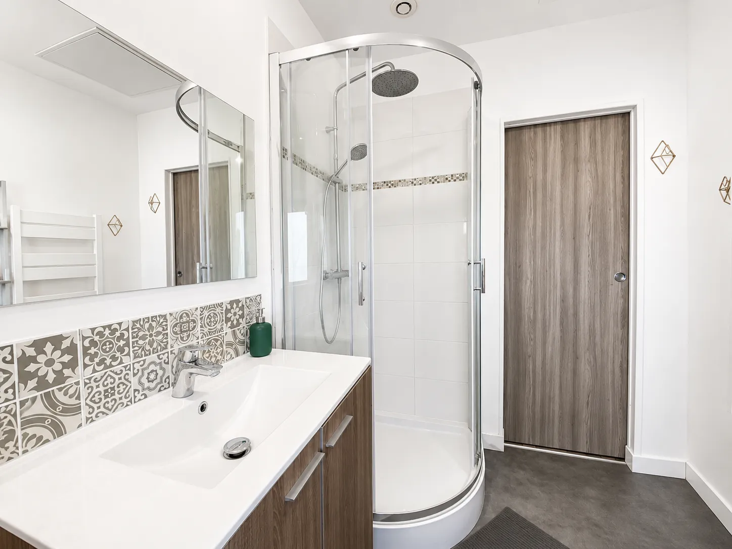 Renovated Stone Village House with Two Bedrooms in Saint-Laurent-d’Arce photo 6