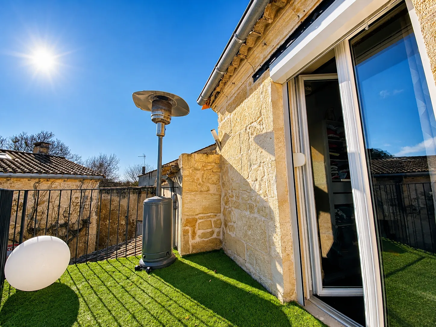 Renovated Stone Village House with Two Bedrooms in Saint-Laurent-d’Arce photo 7