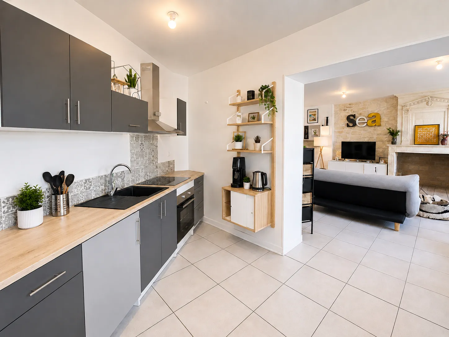 Renovated Stone Village House with Two Bedrooms in Saint-Laurent-d’Arce photo 4