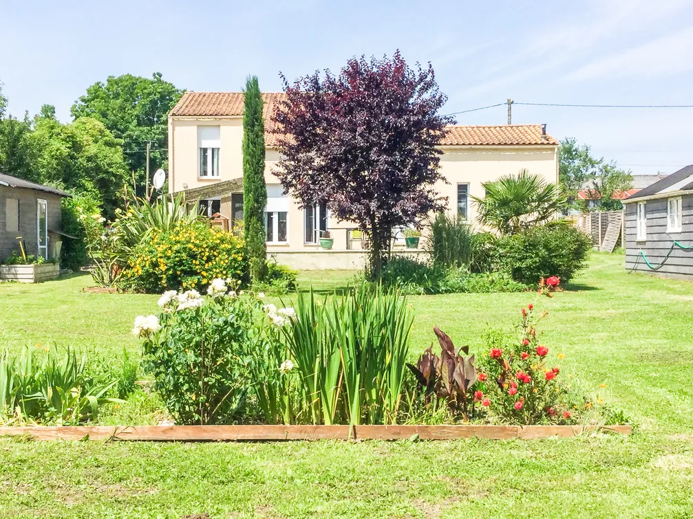 Modern family home with garden in Bernay-Saint-Martin photo 4