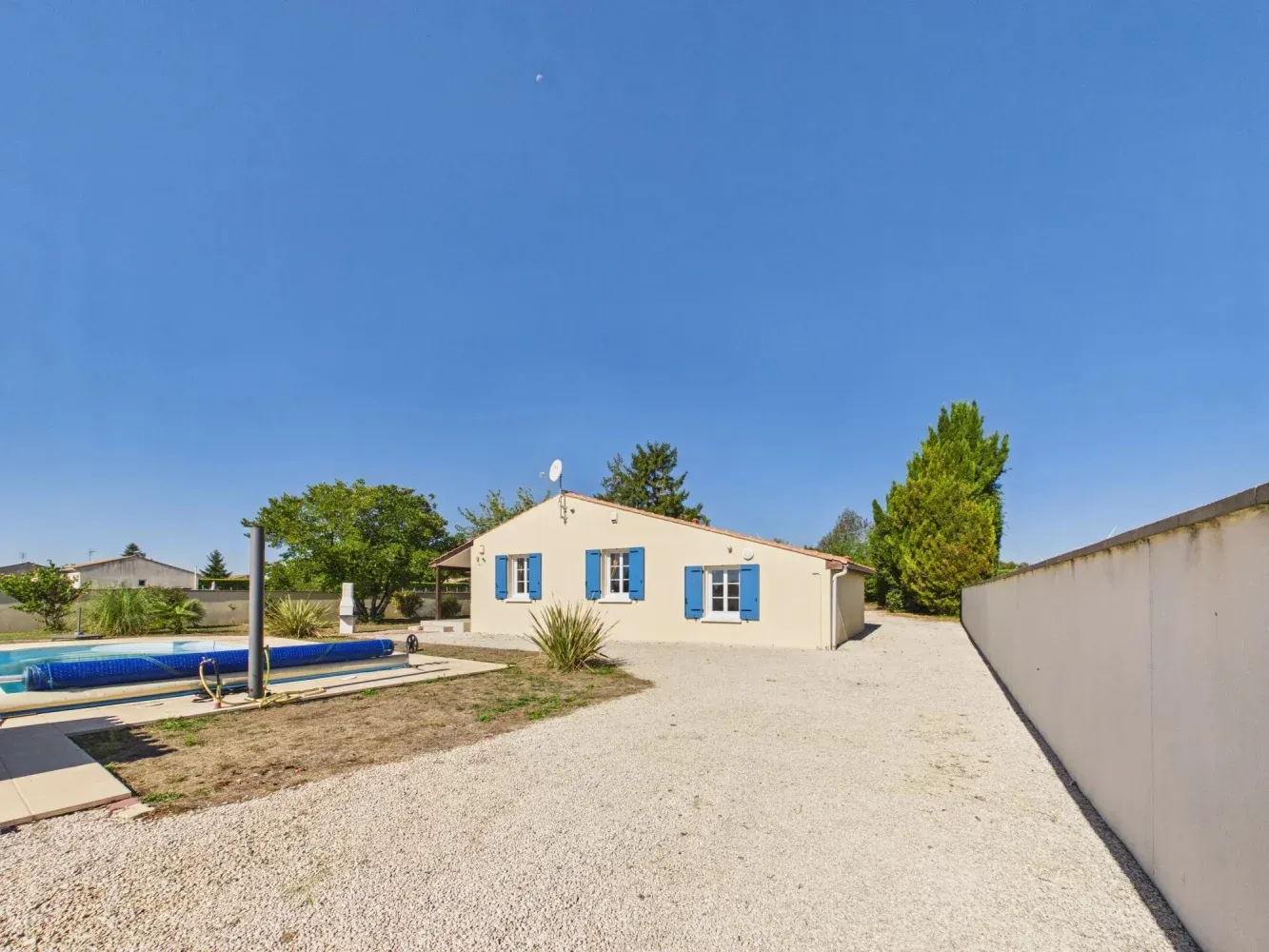 Single-story house with heated swimming pool in Les Touches-de-Périgny photo 2