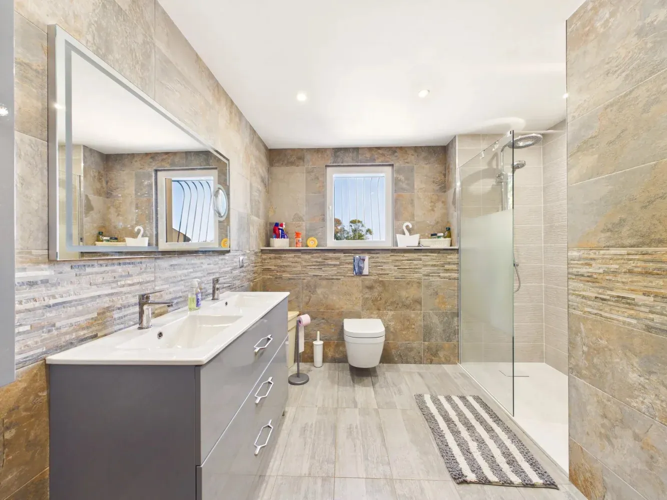 Single-story house with heated swimming pool in Les Touches-de-Périgny photo 9