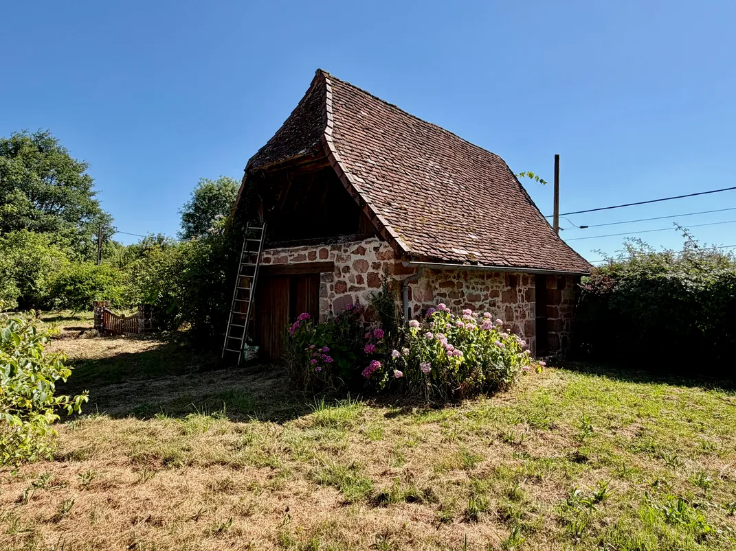 Characterful Country House with Outbuildings in Hautefort photo 4