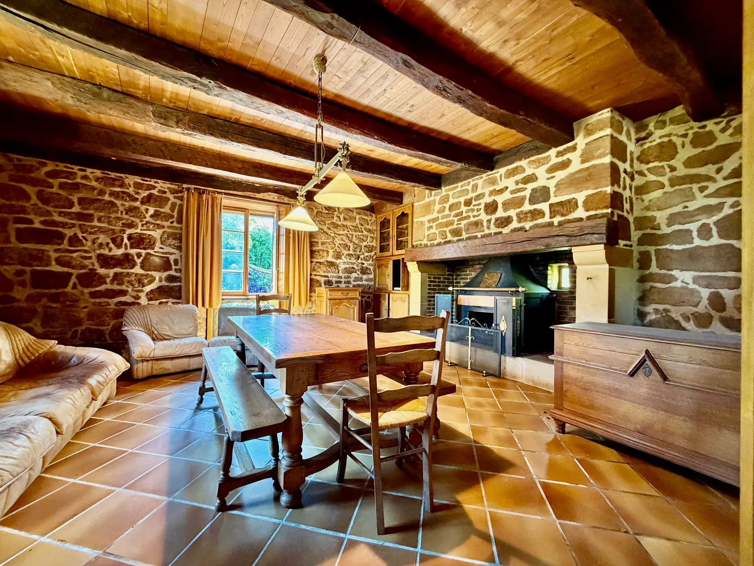 Characterful Country House with Outbuildings in Hautefort photo 6