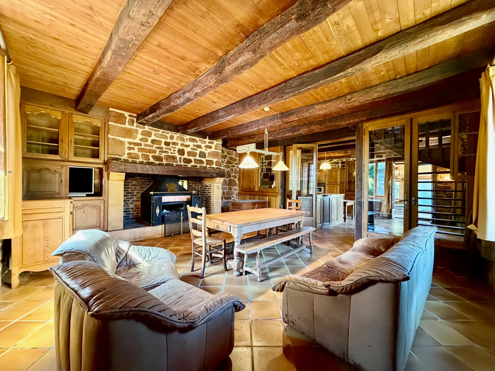 Characterful Country House with Outbuildings in Hautefort photo 5