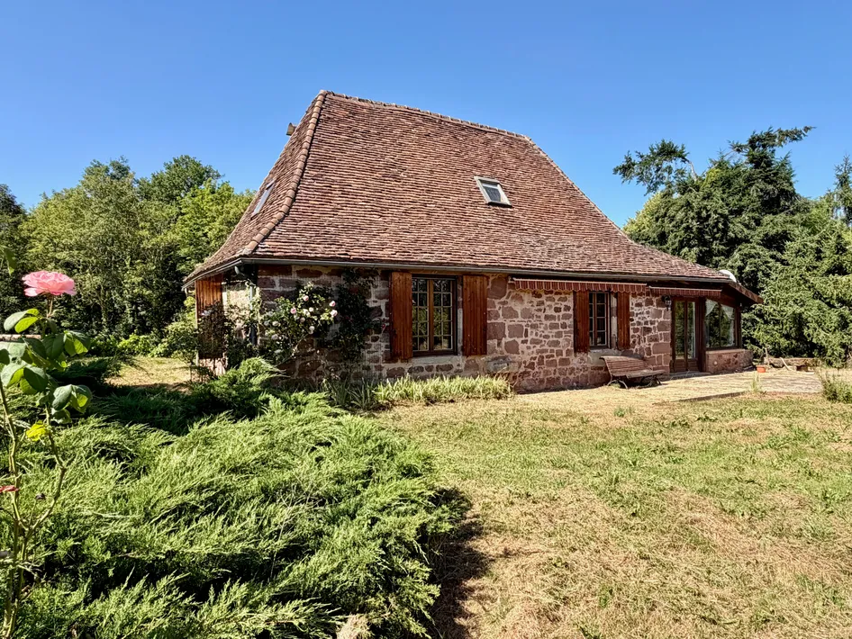 Characterful Country House with Outbuildings in Hautefort photo 2
