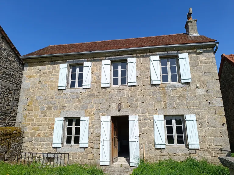 Maison de village en pierre à rénover avec jardin, près d’Auzances Photo du bien